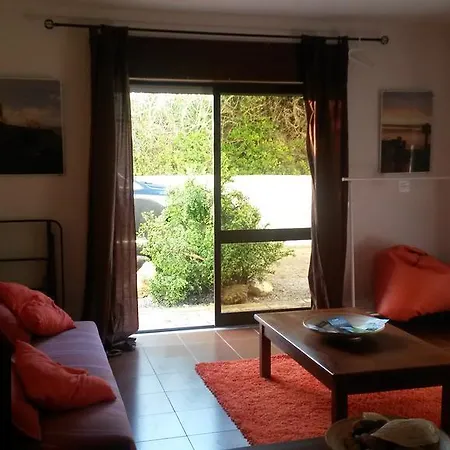 Front 1 Apartment *
